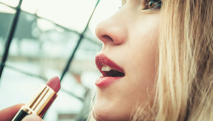 12 Tips to Say Goodbye to Lipstick Problems