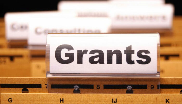 3 best places to seek grants for students returning to college