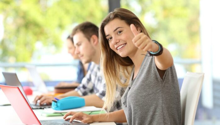 Famous Easy College Scholarships That You Must Know Now