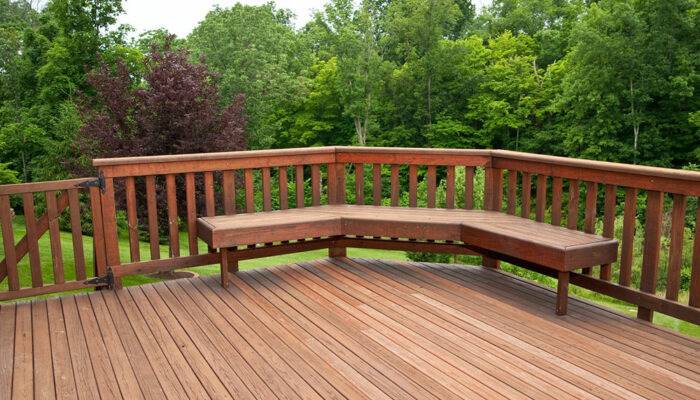 How to choose composite decking