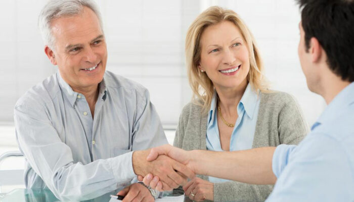 Pros and cons of the services of financial advisors