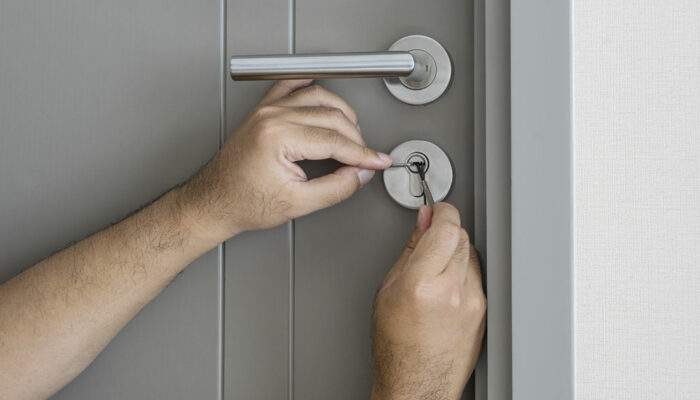 Qualities to look while hiring a locksmith