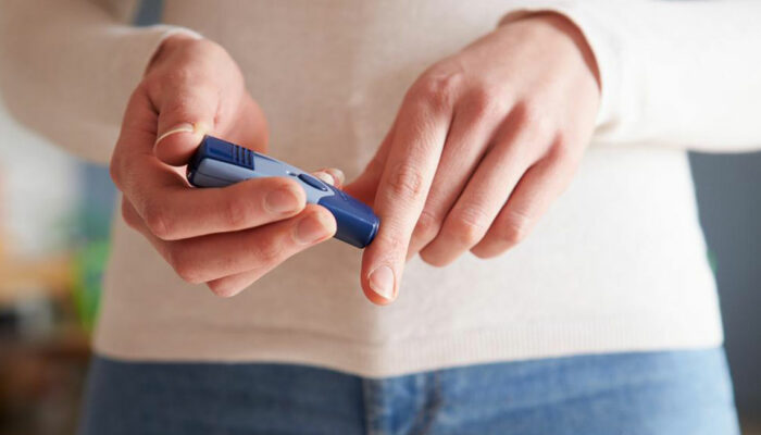 Symptoms and Treatment Options for Low Blood Sugar