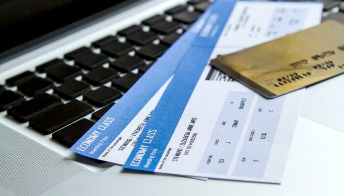 Tips To Choose Between Cash Back And Travel Rewards Cards