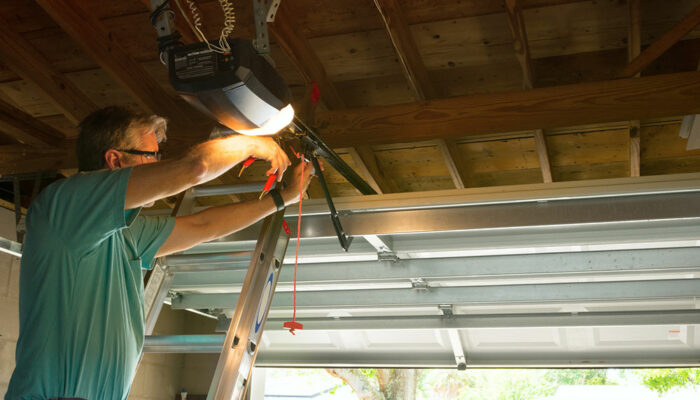 Tips to choose the right garage door repairs service