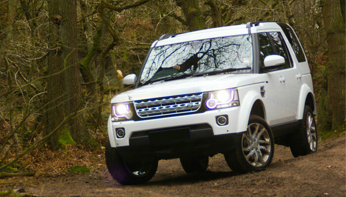 Highlighting Features of the Land Rover LR4