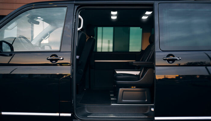 Top Features That Make Chrysler&#8217;s Town &#038; Country a Luxury Minivan