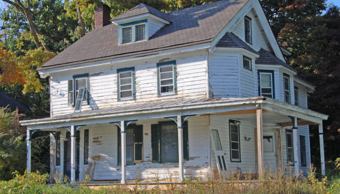 10 Tips to Follow When Buying an Abandoned Property