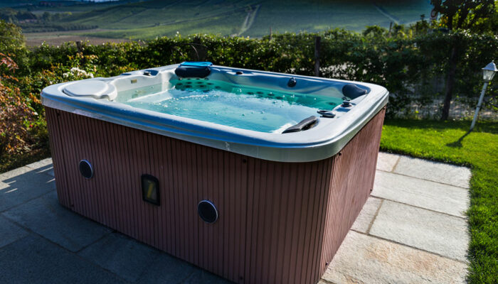 Tips to Buy an Indoor or Outdoor Hot Tub