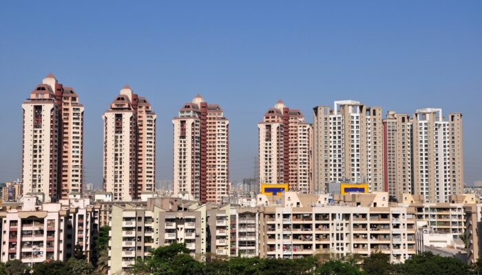 Explore Luxurious Living: Flats in BKC